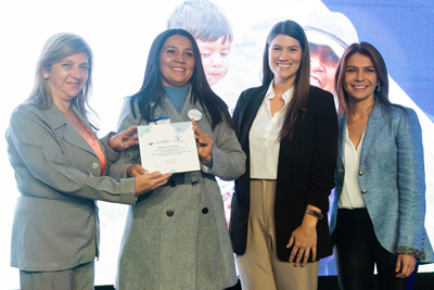 Mención de honor: Asociación Hilos de Cristal